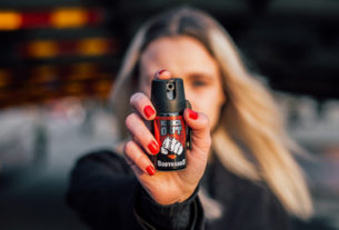 Nova lei permite compra de spray de pimenta em farmácias por mulheres na Paraíba