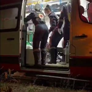 Acidente entre carro e caminhão deixa dois mortos e um ferido na BR-230