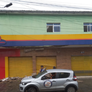 Marquise desaba em padaria no bairro Santa Rosa, em Campina Grande