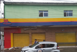 Marquise desaba em padaria no bairro Santa Rosa, em Campina Grande