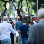 Oito em cada dez brasileiros dizem que candidatos devem acreditar em Deus, aponta pesquisa