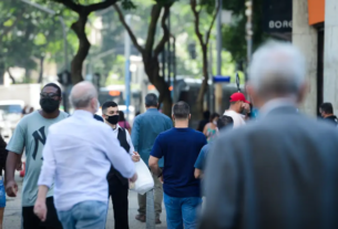 Oito em cada dez brasileiros dizem que candidatos devem acreditar em Deus, aponta pesquisa