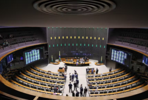 Número de candidaturas a deputado federal cai 28% nas eleições de 2026