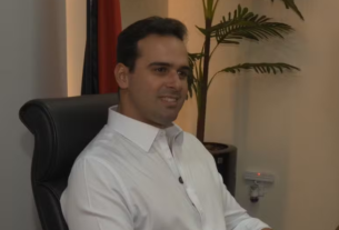 Lucas Ribeiro promete ampliar políticas de educação durante agenda de campanha