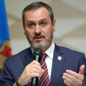 André Mendonça afasta diretor-geral e diretor de Inteligência da Polícia Federal