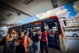 Ônibus de Campina Grande circulam com horários de sábado no feriado desta segunda (21)