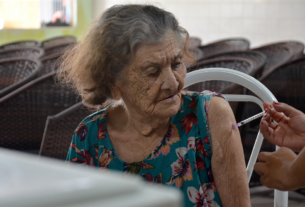 Campina Grande começa a oferecer vacina Pneumo 20 para idosos com 85 anos ou mais