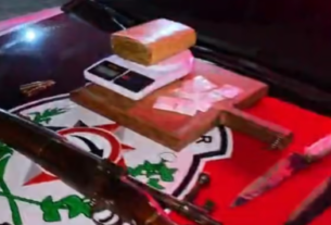 Fuzil, munições e drogas são apreendidos pela PM no bairro Catolé de Zé Ferreira