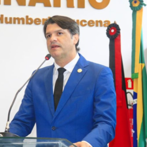 Leo Bezerra se reúne com vereadores para discutir disputa pela presidência da Câmara de João Pessoa