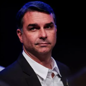 PF cancela passaportes de Flávio Bolsonaro após descumprimento de ordem judicial