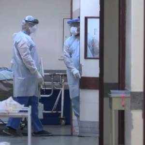 Paraíba proíbe uso de adornos por profissionais de saúde em áreas com risco biológico